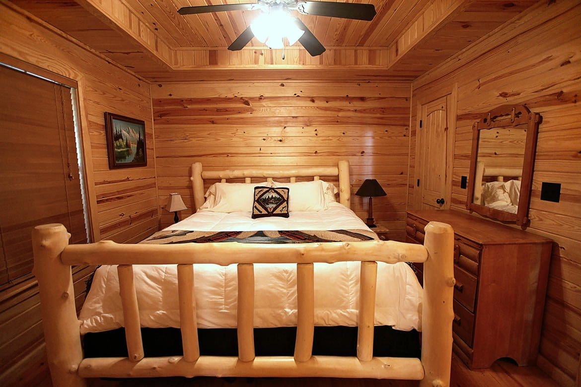 Gray Wolf Lodge Cabin in Broken Bow, OK - Sleeps 4+ - Hidden Hills Cabins