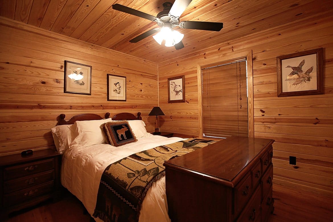 Gray Wolf Lodge Cabin in Broken Bow, OK - Sleeps 4+ - Hidden Hills Cabins