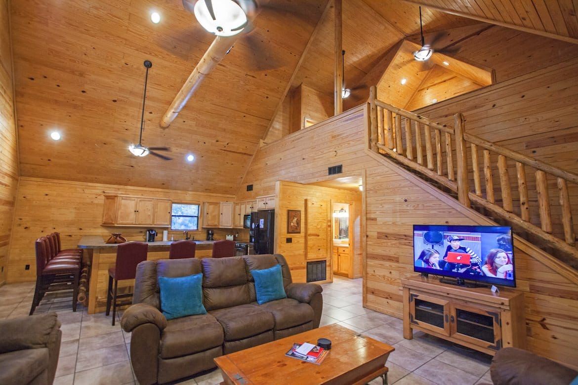 Big Bear Cabin In Broken Bow Ok Sleeps 8 Hidden Hills Cabins