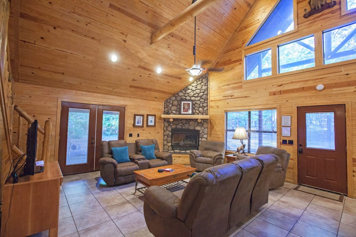 Big Bear Cabin In Broken Bow Ok Sleeps 8 Hidden Hills Cabins