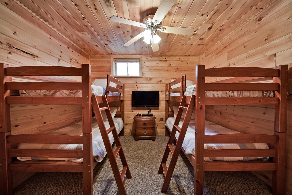 Lone Star Lodge Cabin in Broken Bow, OK - Sleeps 17 ...